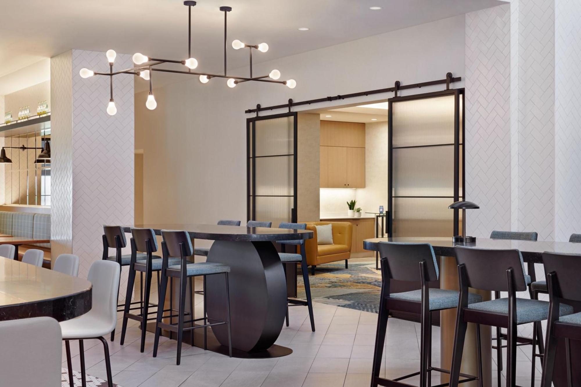Delta Hotels Calgary Airport In-Terminal Kültér fotó