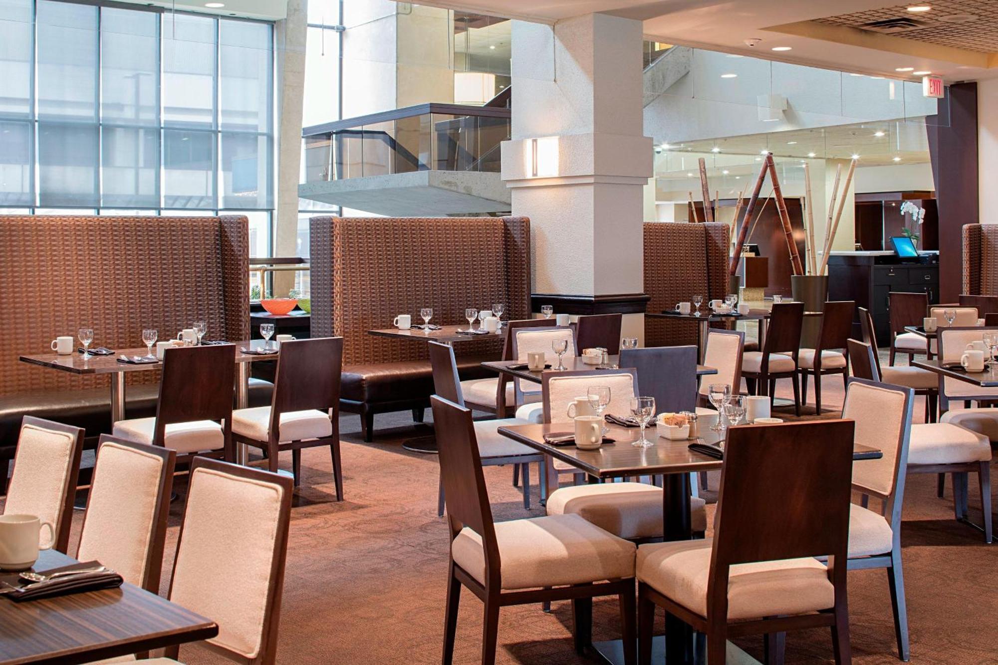 Delta Hotels Calgary Airport In-Terminal Kültér fotó